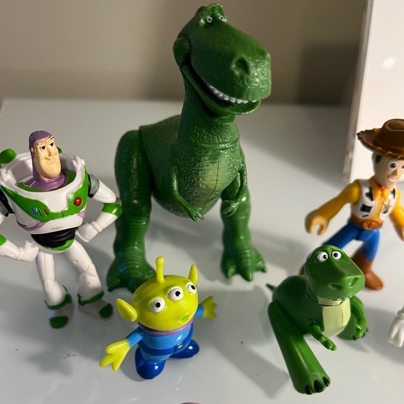 Lot of 7 Toy Story figurines/ cake toppers - Picture 3 of 4